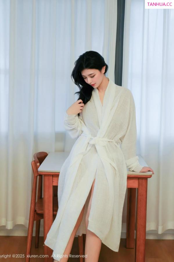   [XiuRen]高清写真图 2025.10.29 No.10920 林悦溪儿 白色浴袍第6张图片